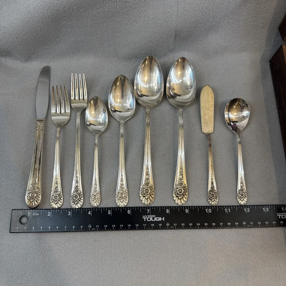 Vintage 1950's WM Rogers Mfg Co JUBILEE Silverplated Flatware 52-piece Set Boxed